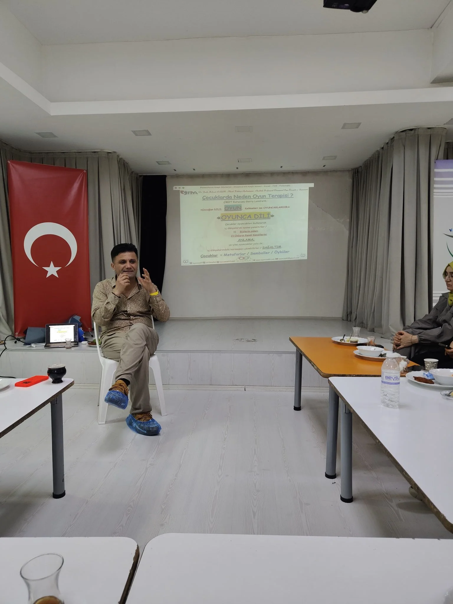Bölüm öğretim üyelerimizden Dr. Öğr. Üy. Fatih Mehmet ASLAN, Mersin ili Anamur, Aydıncık ve Bozyazı'da görev yapan psikolojik danışmanlara yönelik “Oyunca Dili Keşif Süreci” ve “Oyunun İyileştirici Gücü” atölye çalışması gerçekleştirmiştir.